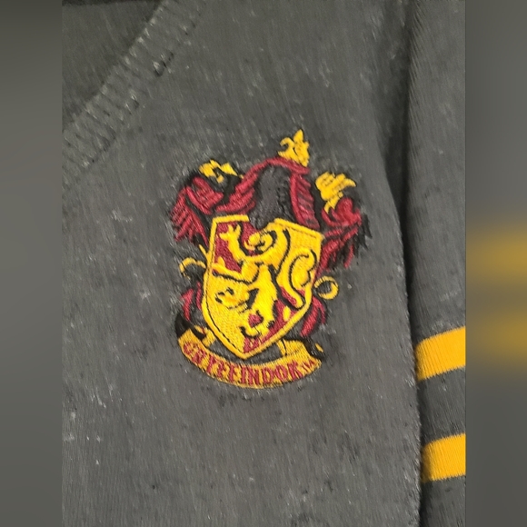 Harry Potter Gryffindor Cardigan Size Large - Picture 2 of 3